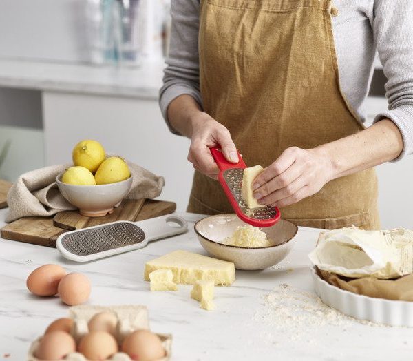 Duo Set of 2 Graters - Grey/Red